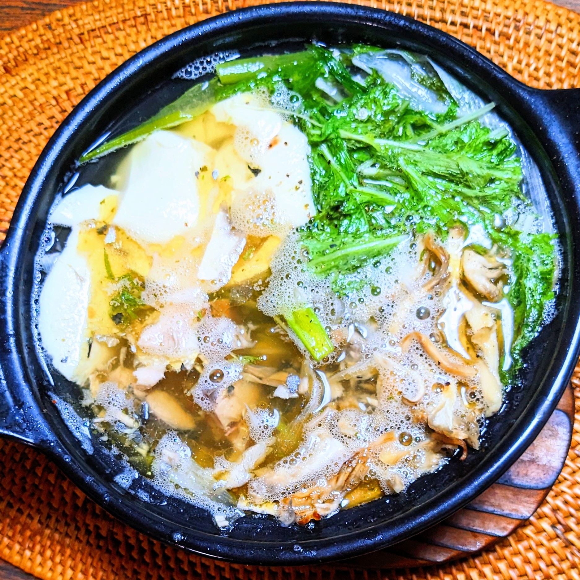 水菜と豆富の鯖缶鍋