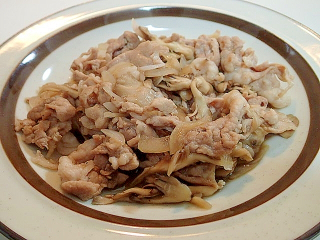 豚もも肉と新玉ねぎと舞茸の麺つゆ炒め