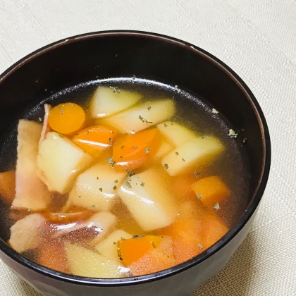 冷蔵庫にあるお野菜で、簡単あったかいスープ嬉しいですね♡