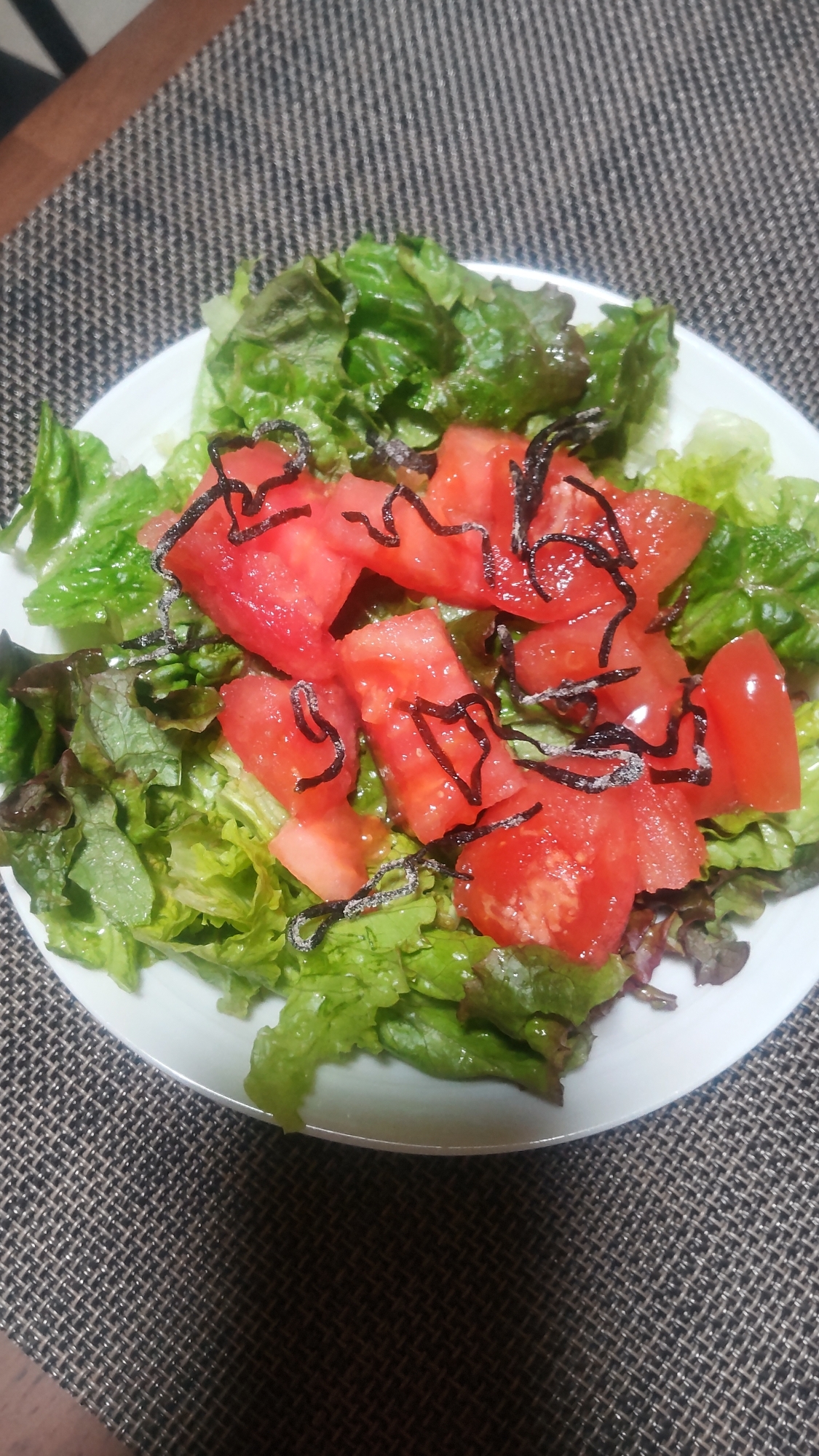 レタストマト塩昆布のサラダ