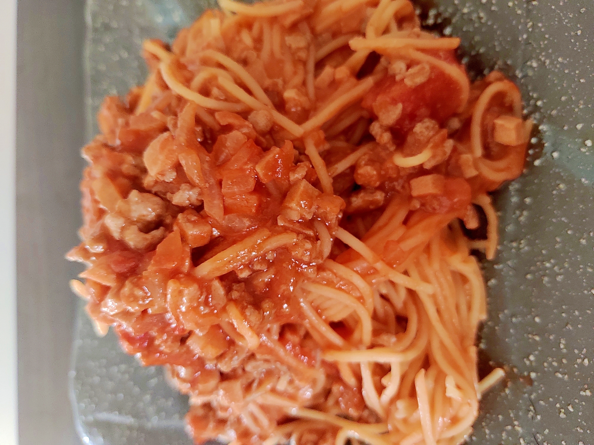 トマトの缶詰を使って　手作りミートソースパスタ