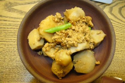 鶏ミンチで作りました。生姜がいいですね～　いつもは里芋をあまり食べない主人もほっこりで美味しいとたくさん食べてくれました。有難うございました。