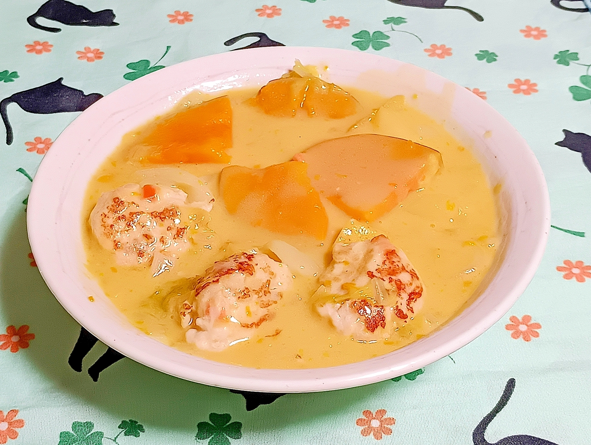 やみつき♥️つみれと南瓜とりんごのクリームシチュー