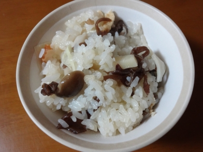 山菜いっぱい！筍の炊き込みご飯