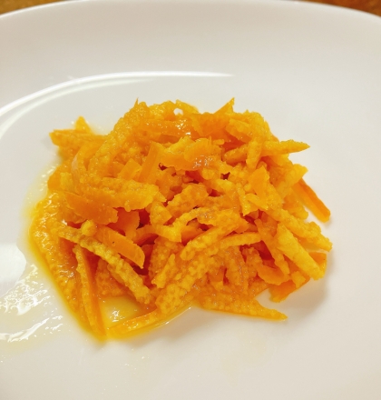 捨てないで！ミカンの皮（栄養があるらしい）で甘煮♪