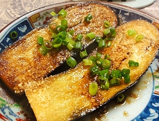 茄子の醤油と粉チーズ炒め