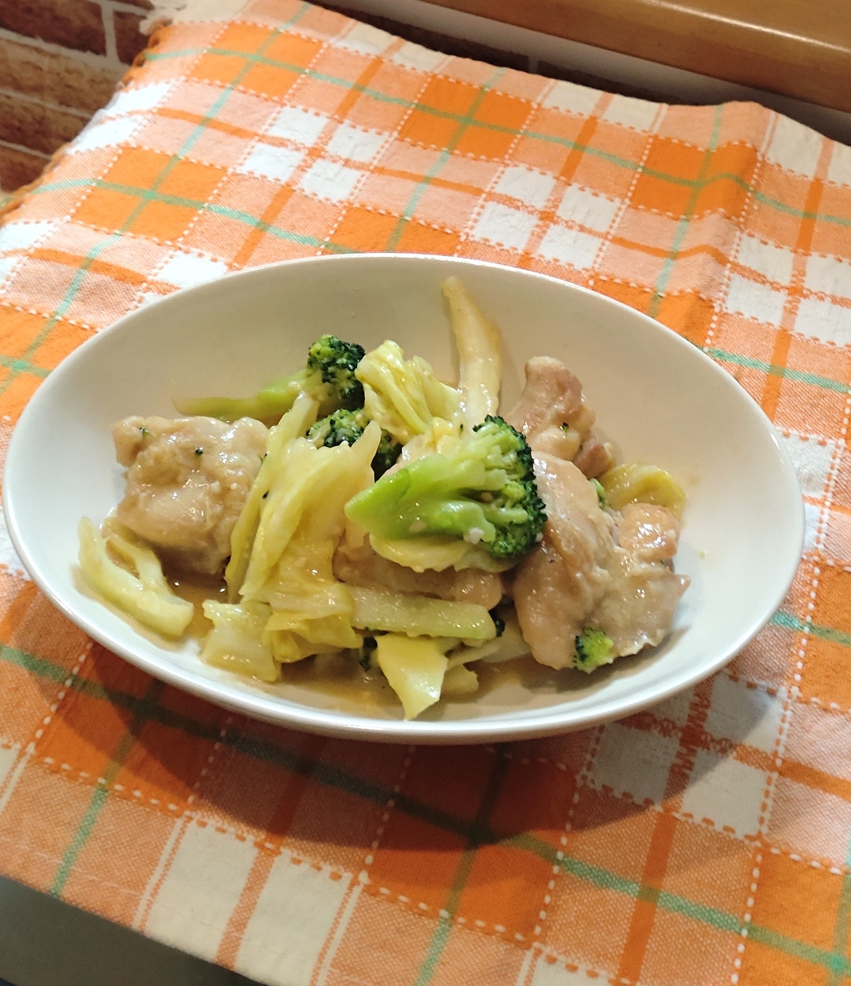 キャベツと鶏肉とブロッコリーの味噌焼き