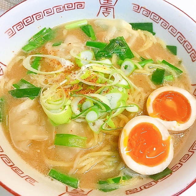 味玉 餃子つきで仕上げました セブンの冷凍ラーメン レシピ 作り方 By Cu3 Conture 楽天レシピ