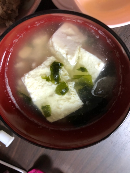 豆腐とわかめの生姜入りみそ汁