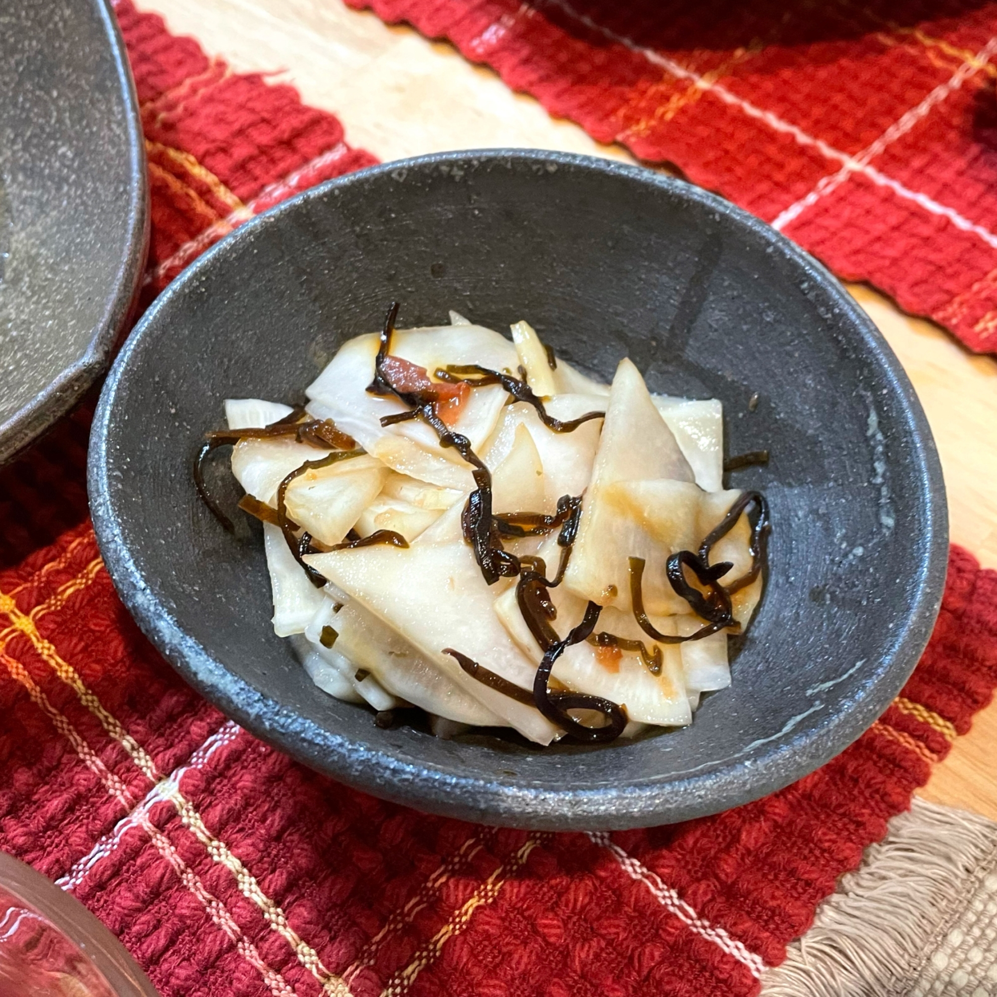 簡単カブの梅干し塩昆布サラダ