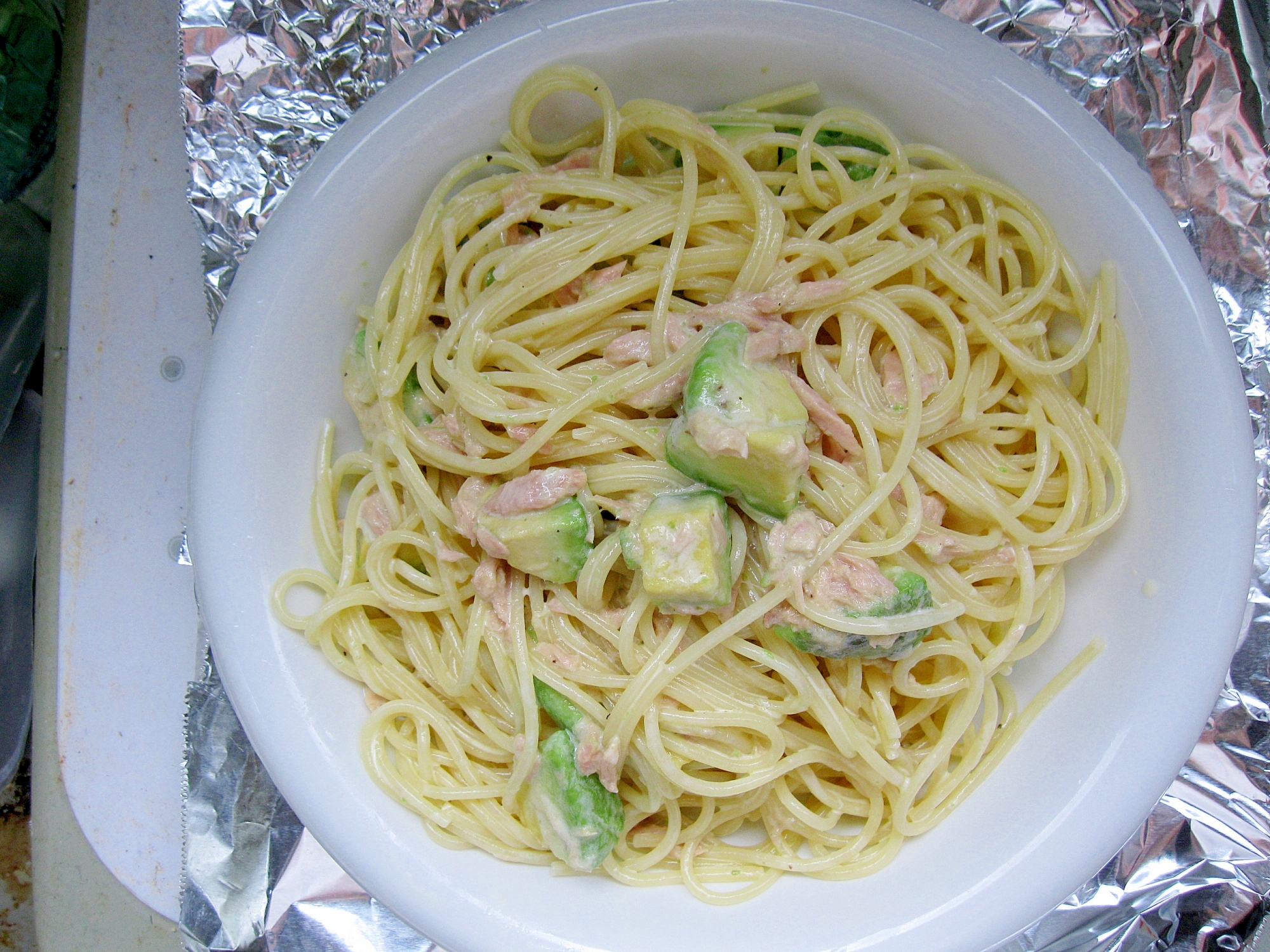 アボカドとツナ缶のスパゲティ