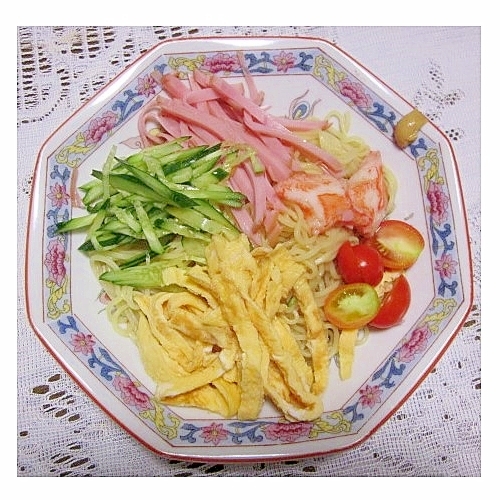 冷やし中華（ミニトマト・カニかま・ハムetc..）