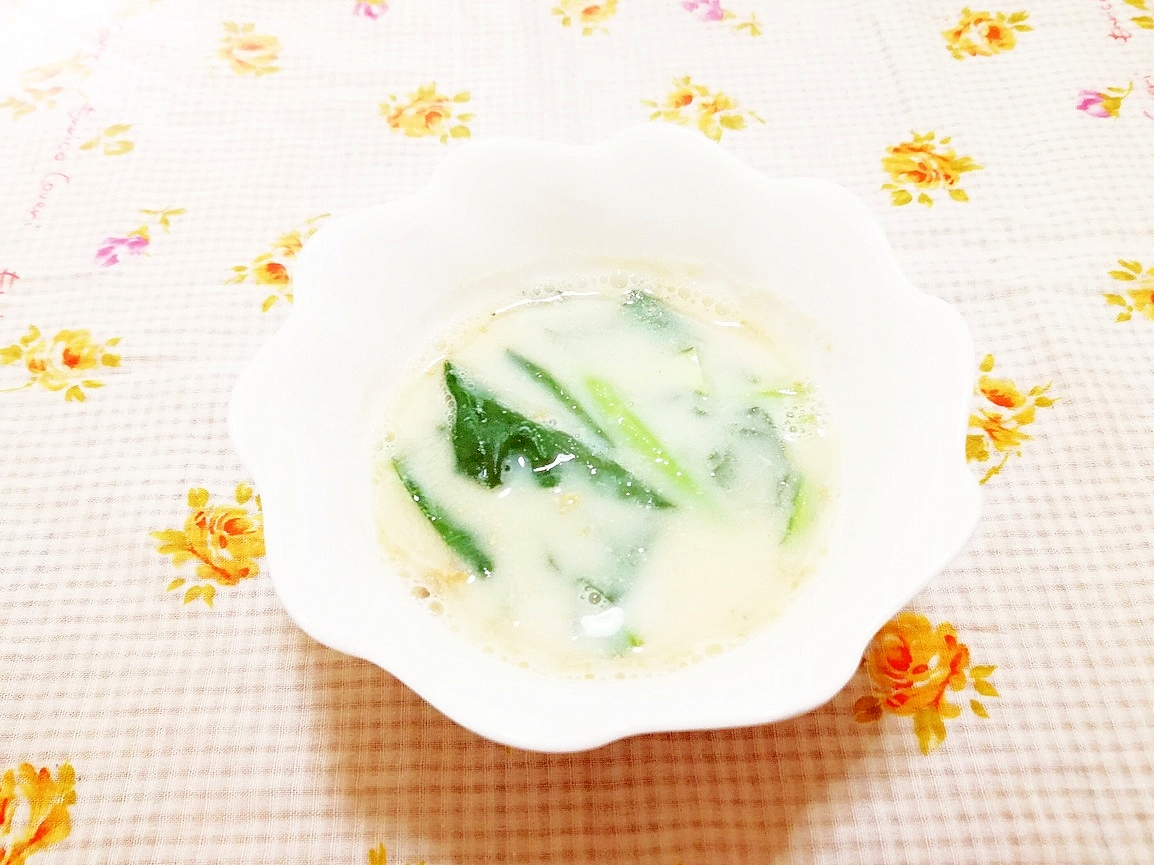 ブロッコリーの葉の豆乳スープ