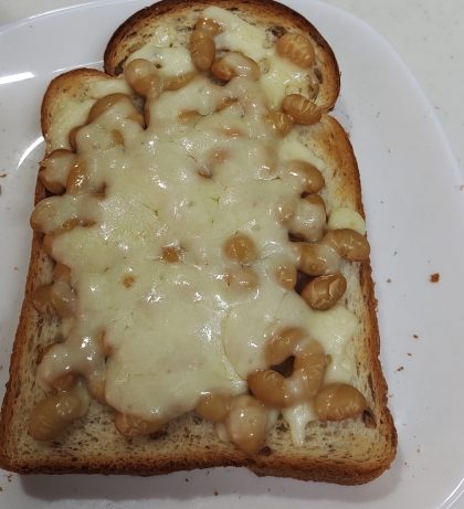 蒸し大豆のチーズトースト