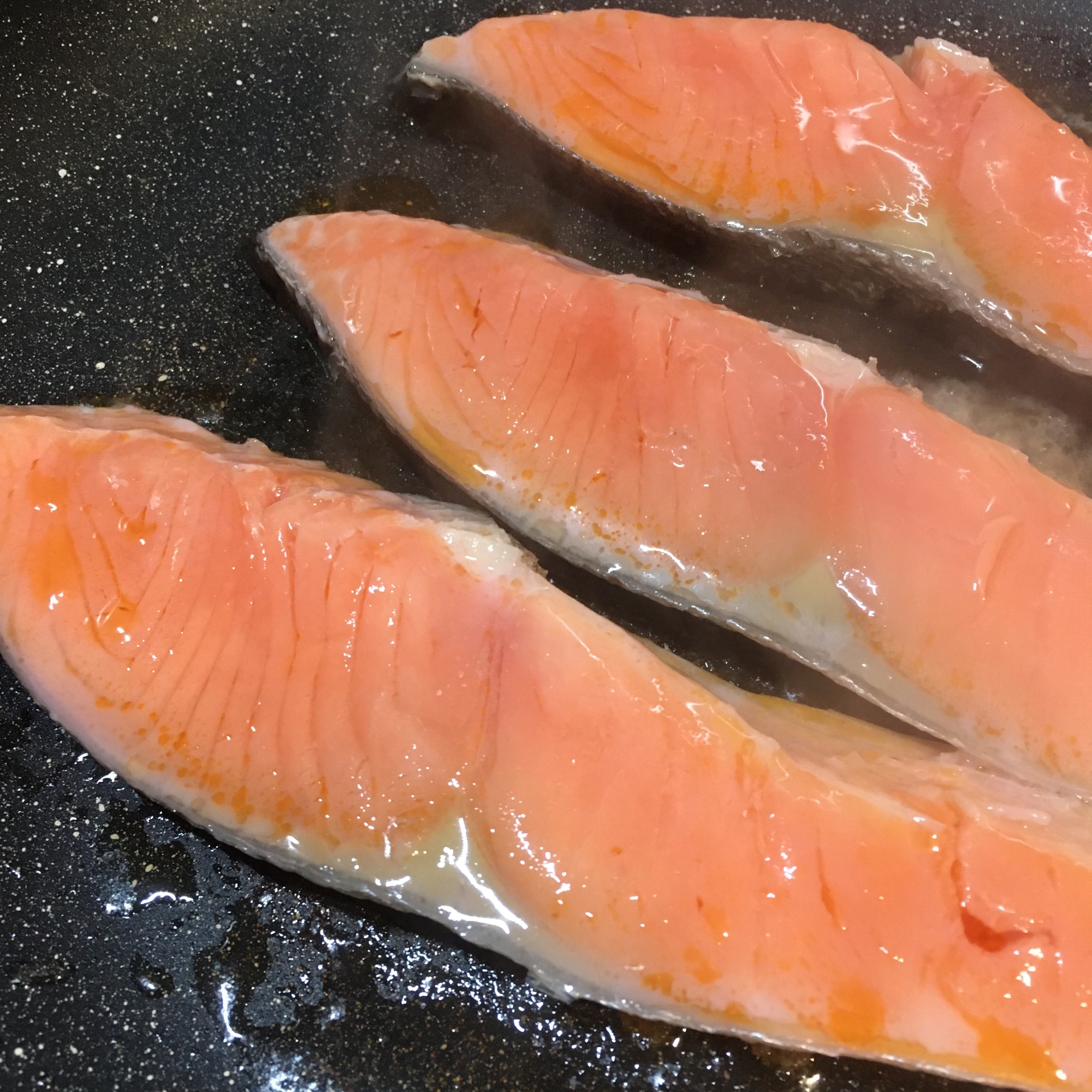 鮭の塩ごま油焼き