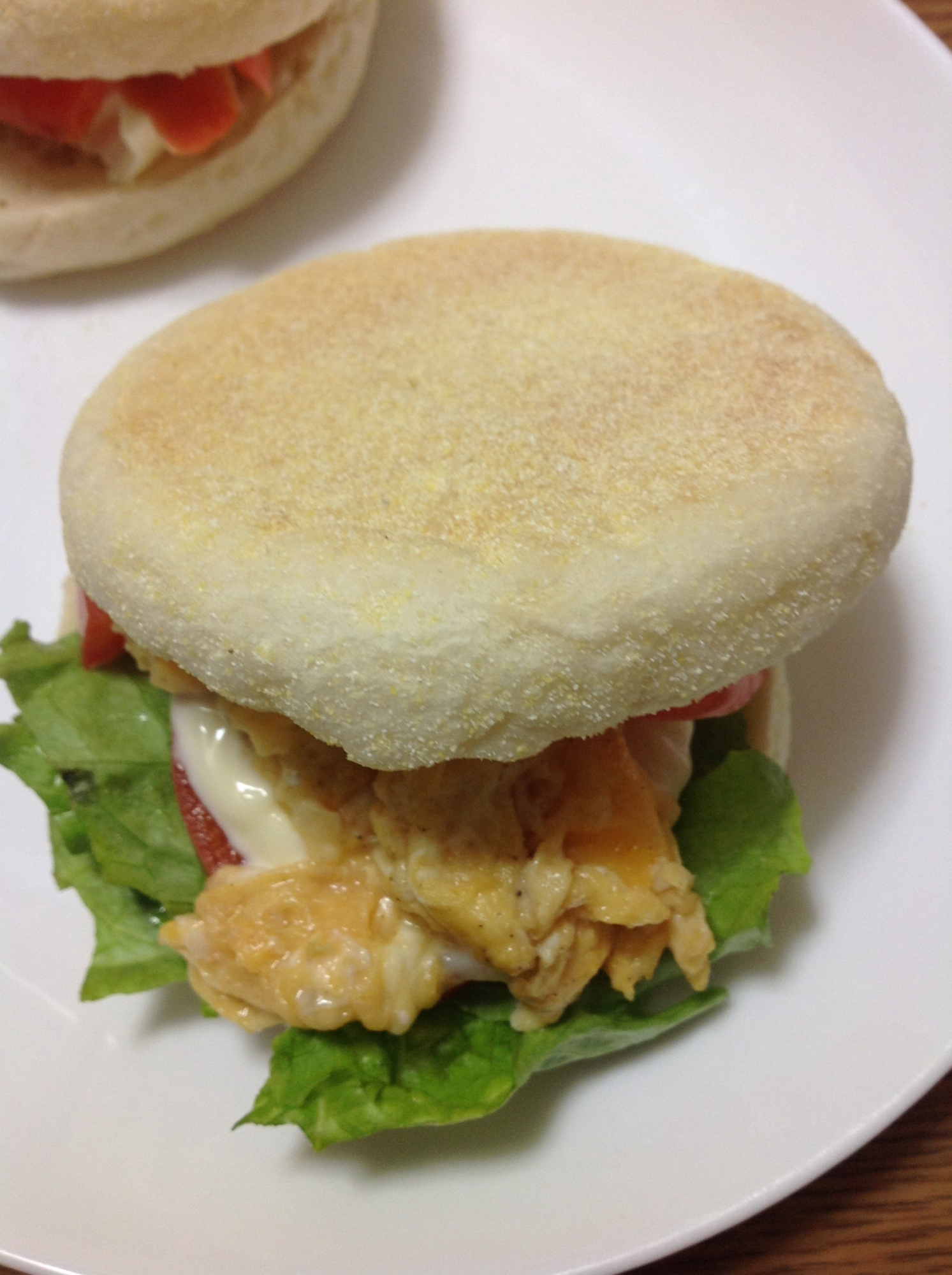 イングリッシュマフィン(卵、トマト、レタス)