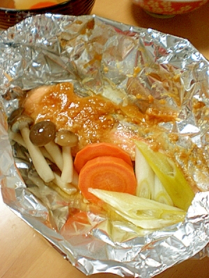 ちゃんちゃん焼き風☆味噌味で鮭のホイル焼き♪