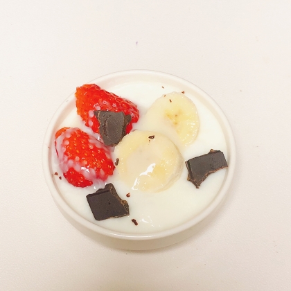 苺とバナナのチョコ入りヨーグルト