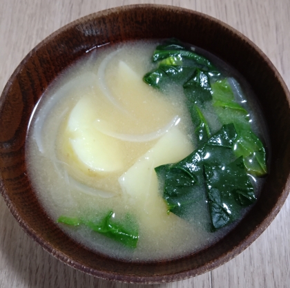 ꧁じゃがいもとほうれん草のお味噌汁꧂