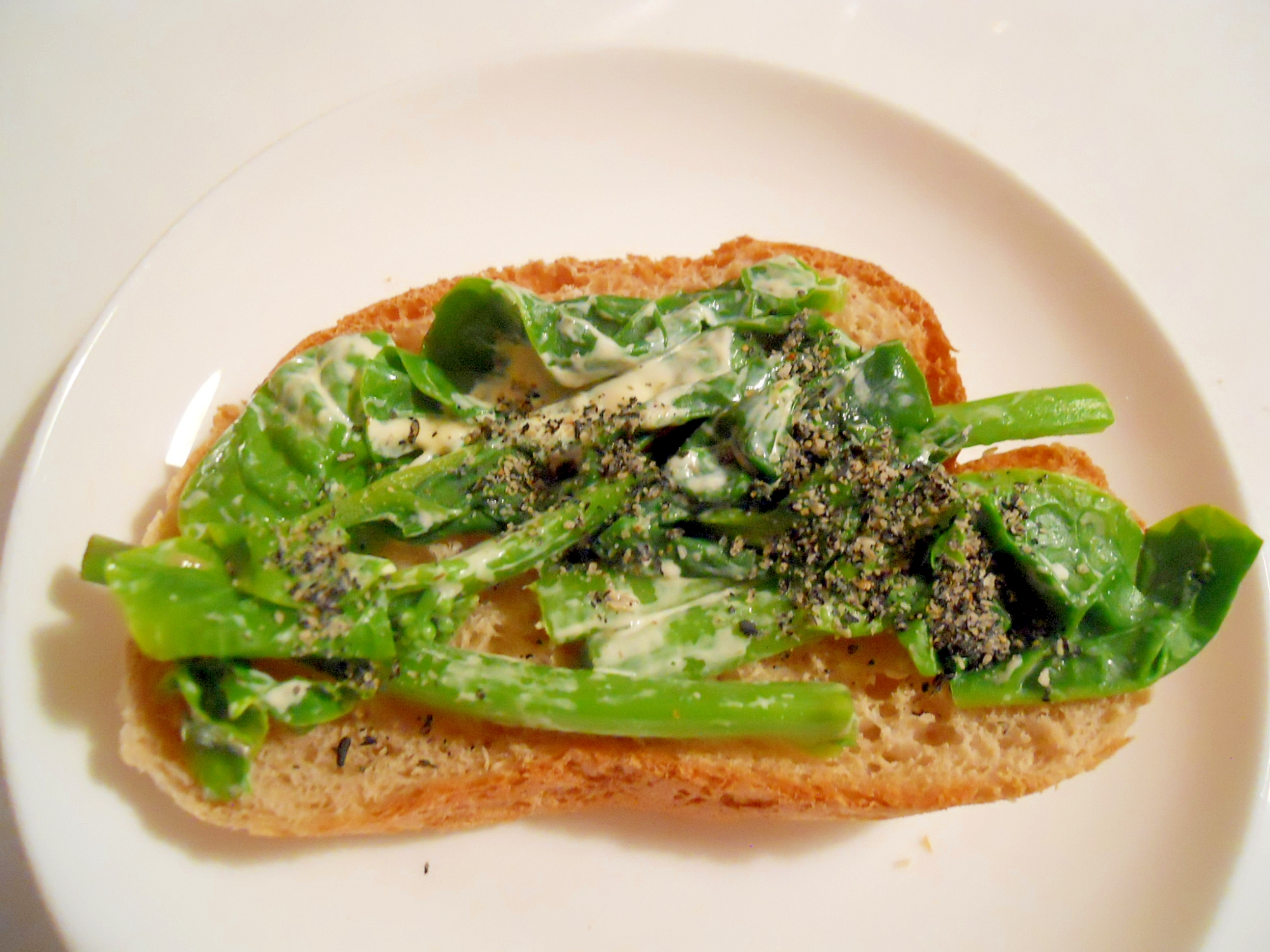 カンパニューで♪　空芯菜のマヨ胡麻トースト