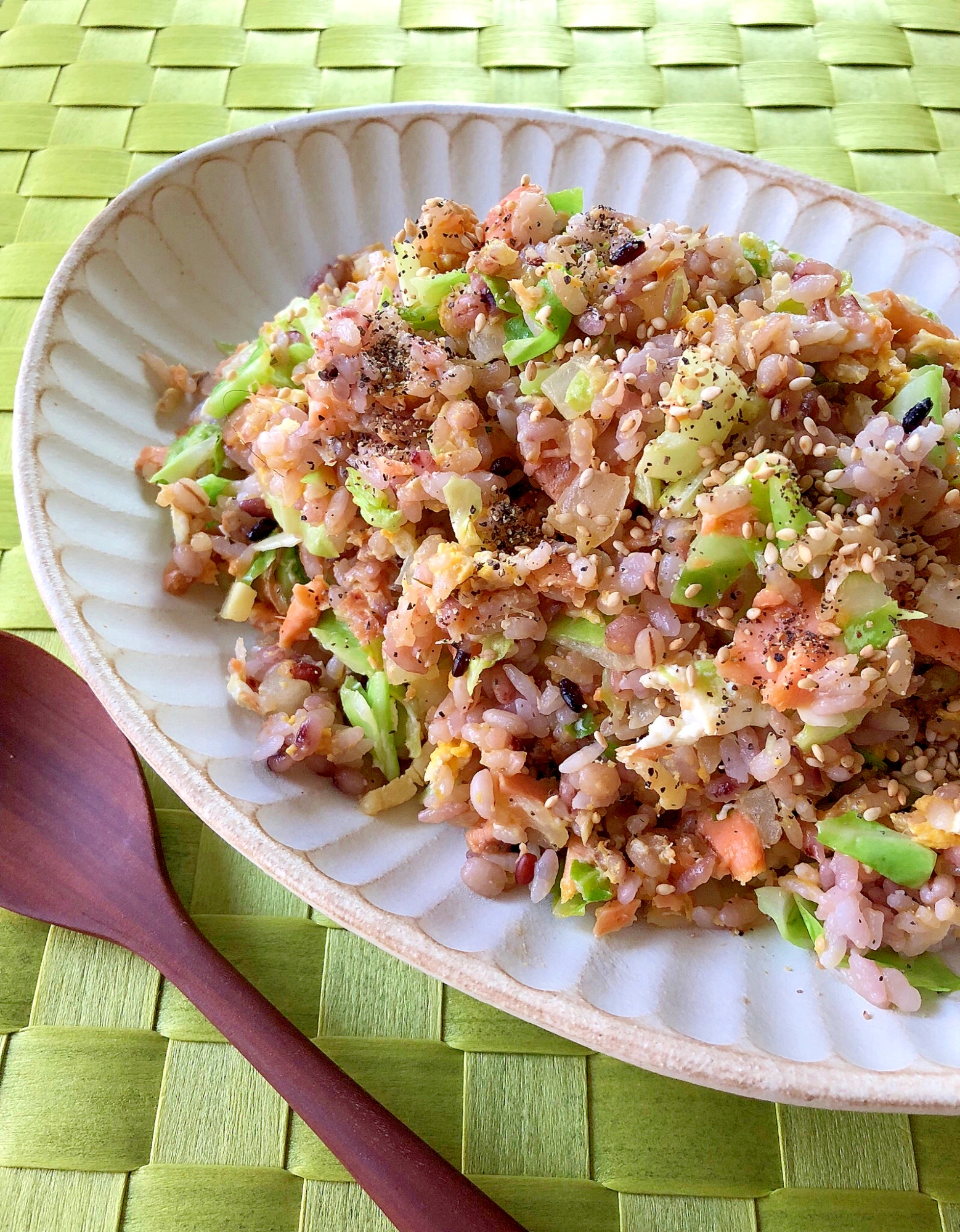 鮭梅納豆キャベツ雑穀米チャーハン