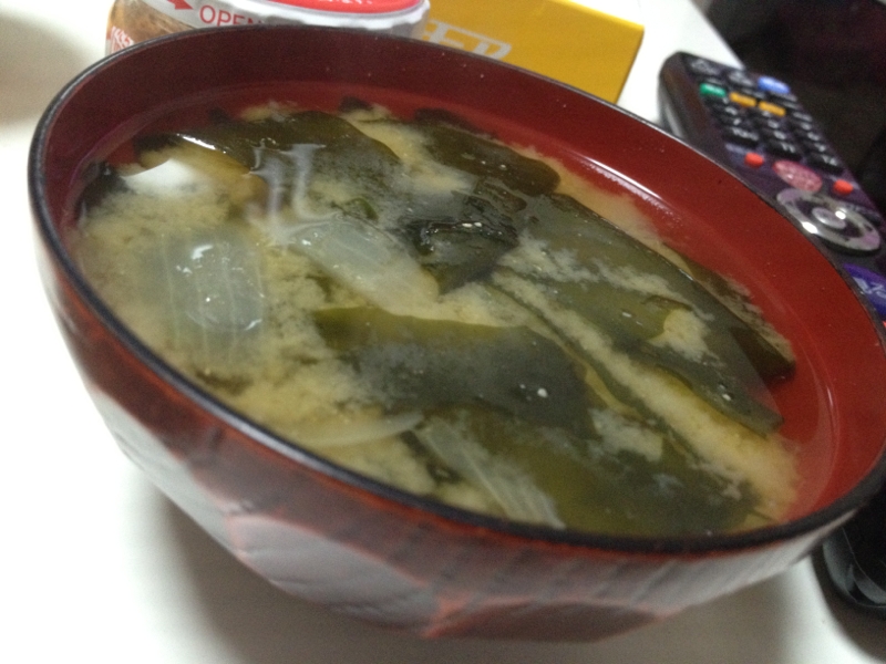 わかめとたまねぎの楽チン味噌汁