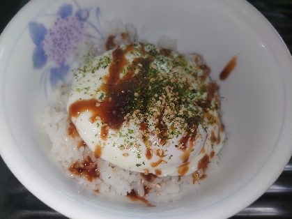 ソースとあおさとごまの目玉焼き丼