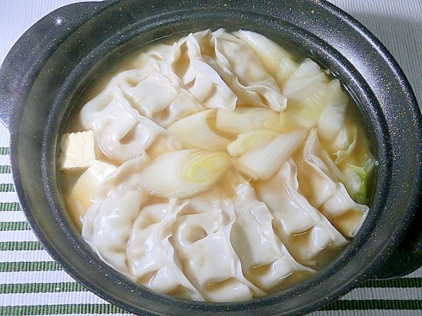 節約!!野菜たっぷりチルト餃子で餃子鍋