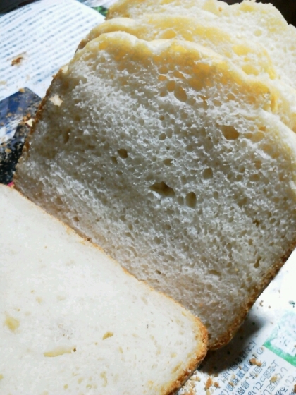初めてのご飯たっぷりパン、膨らみました！
普通のパンに比べてモッチリですね♪