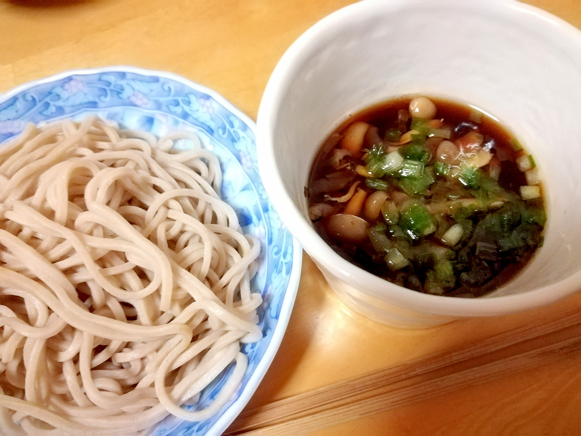 キノコたっぷりの冷やしつけ蕎麦