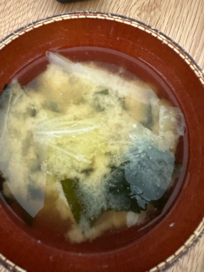 玉ねぎと大根とわかめと白菜の味噌汁