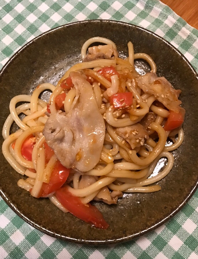 豚こま肉とトマトの焼うどん