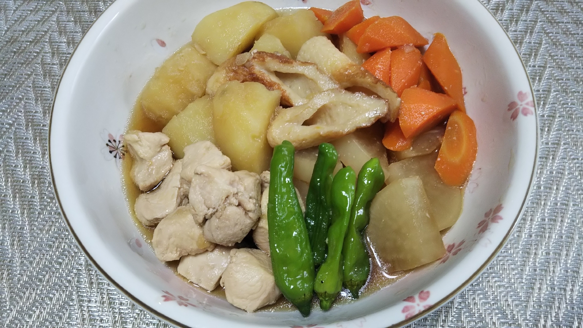 鶏肉としし唐と竹輪と野菜の煮物☆