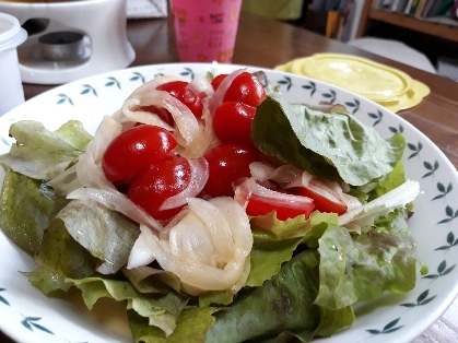 サンチュの上にのっけてサラダ風にしました!だしの素で味噌汁でない、こんな食べ方もあるんですね~あっさりしてて美味でした。