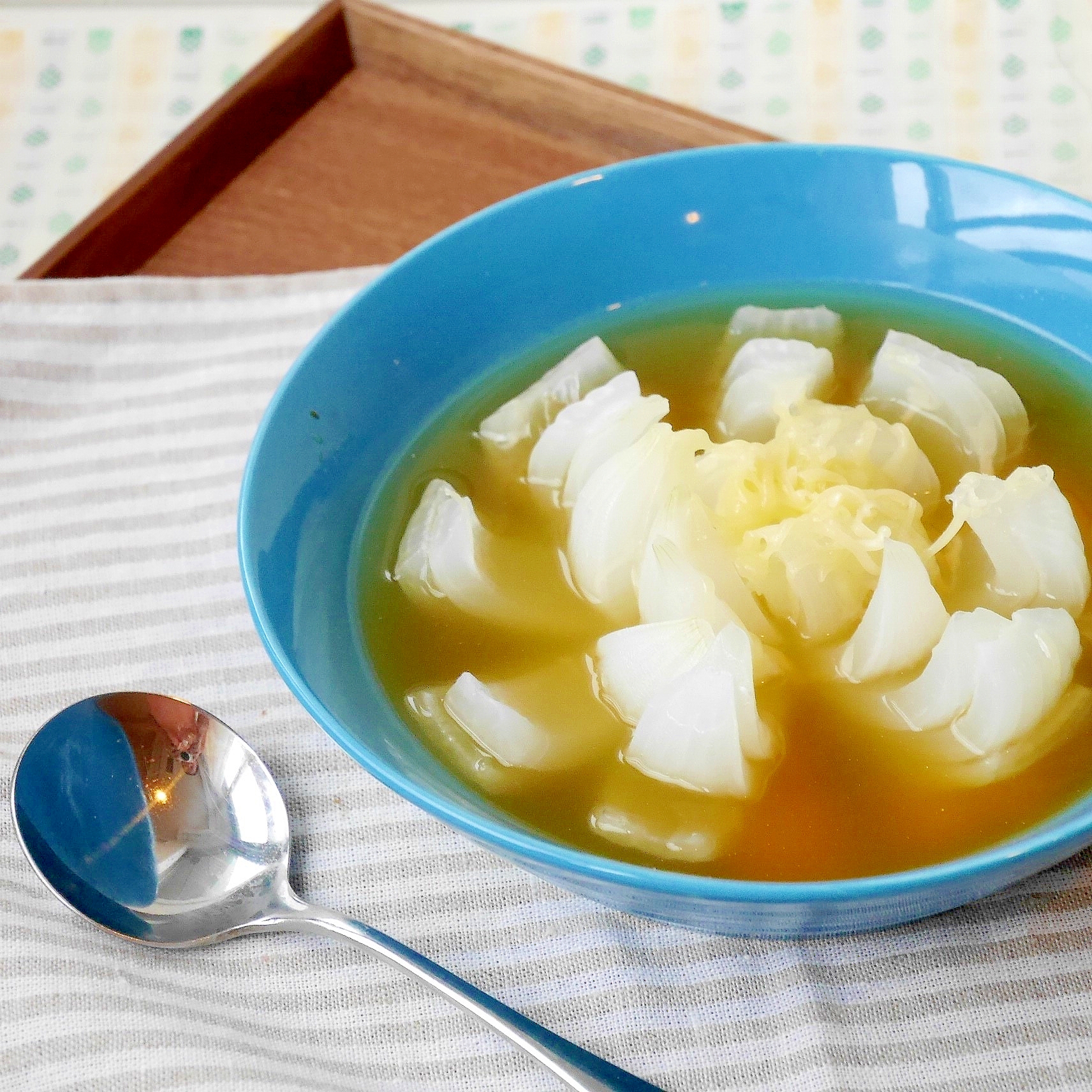 レンジで簡単 花咲くオニオンスープ レシピ 作り方 By Yunachi 楽天レシピ レンジで簡単 花咲くオニオンスープ レシピ 作り方 By Yunachi 楽天レシピ