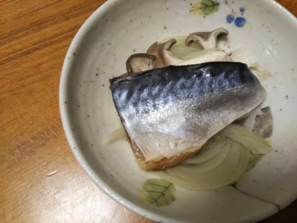 レンジで簡単☆サバとなんでも野菜蒸し