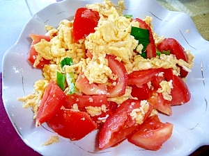 朝からたっぷり食べる！生トマトのスクランブルエッグ