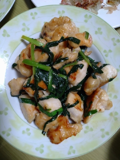 子供が喜ぶ(^^)鶏胸肉とニラのニンニク醤油炒め♪