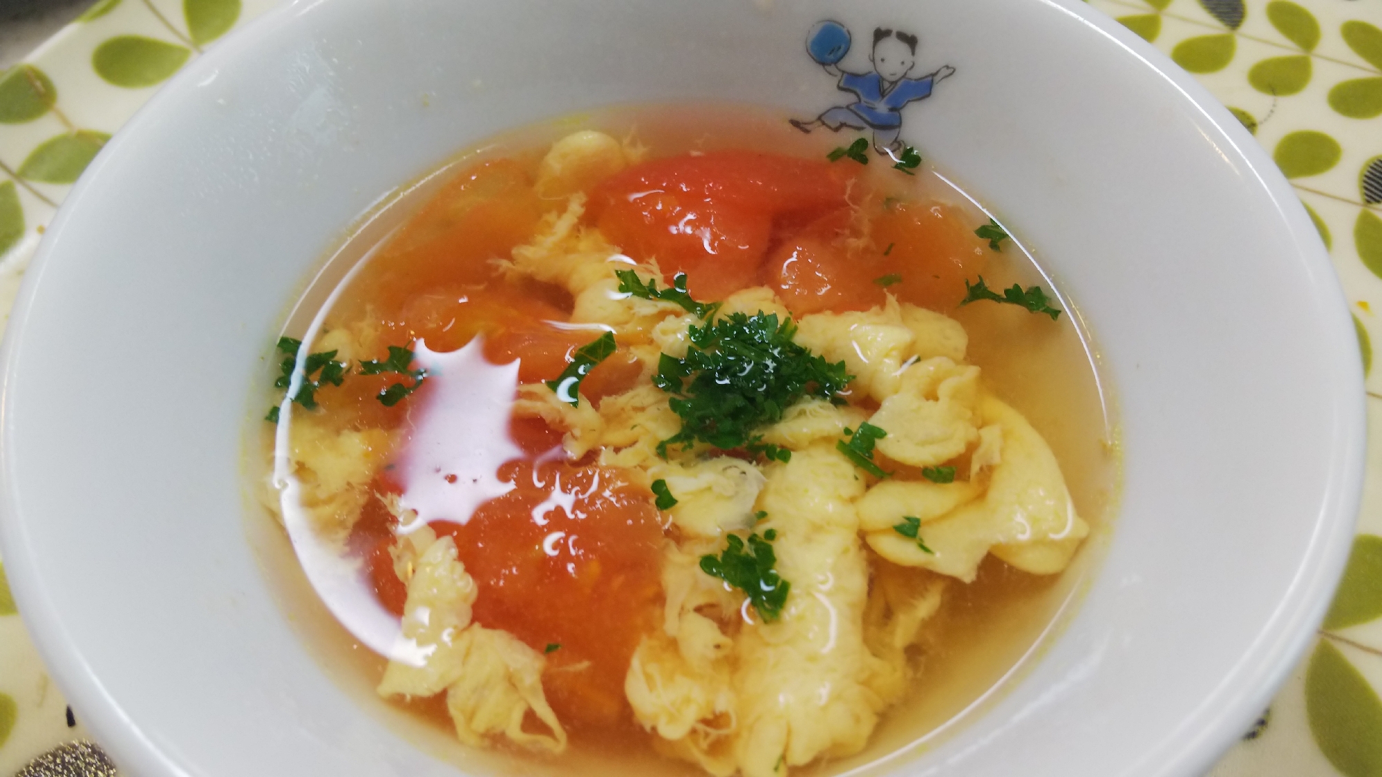 トマトと卵のコンソメスープ