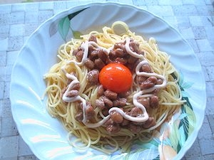 ランチに納豆の卵かけご飯はたまに作るのですが、パスタは初かもしれません(*^-^*)　つるつるとのど越しが良くて栄養があって簡単で・・文句なしです＾＾*