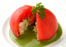 トマトのファルシ　小松菜ヨーグルトソース