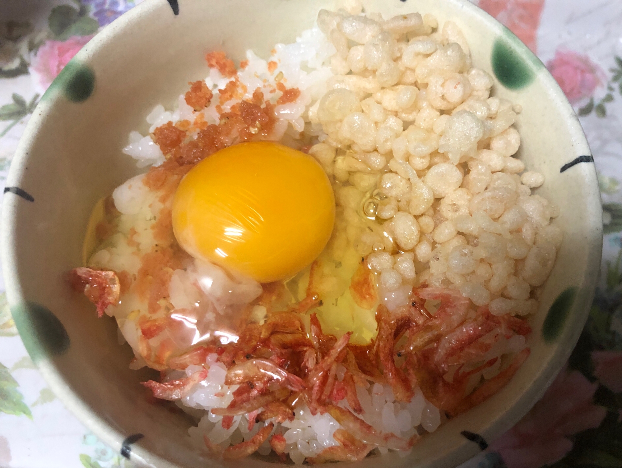 干しエビと鮭フレークの卵かけご飯