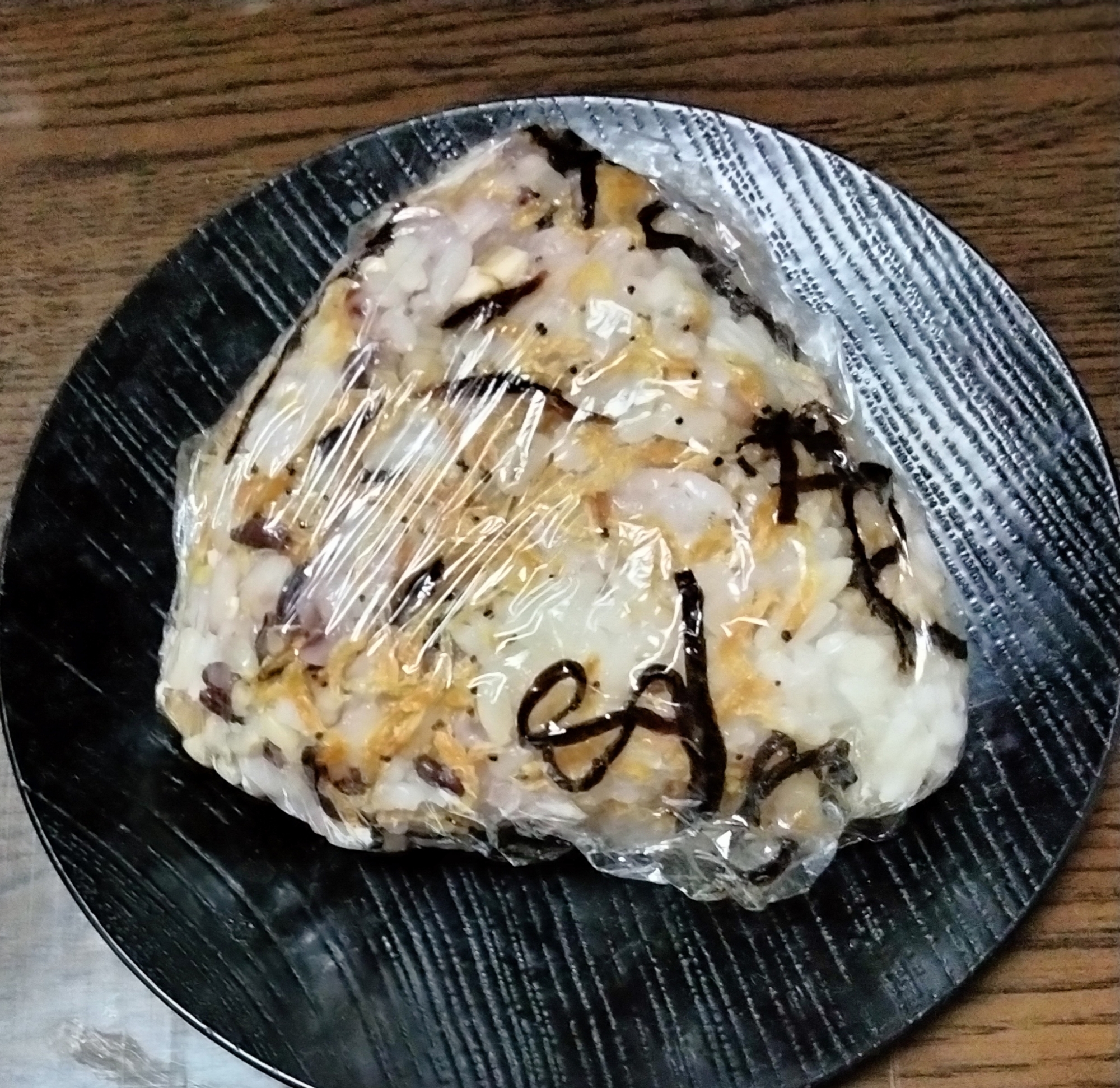雑穀ごはんおにぎり 干おきあみ塩昆布白ごま