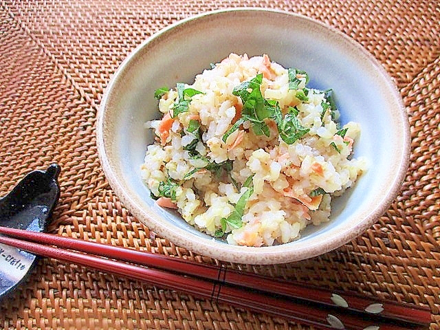 鮭と梅干しと青しそ混ぜ玄米ご飯