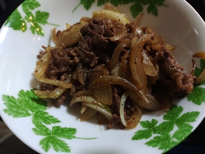 ご飯がすすむ！牛肉とたまねぎのオイスターソース炒め