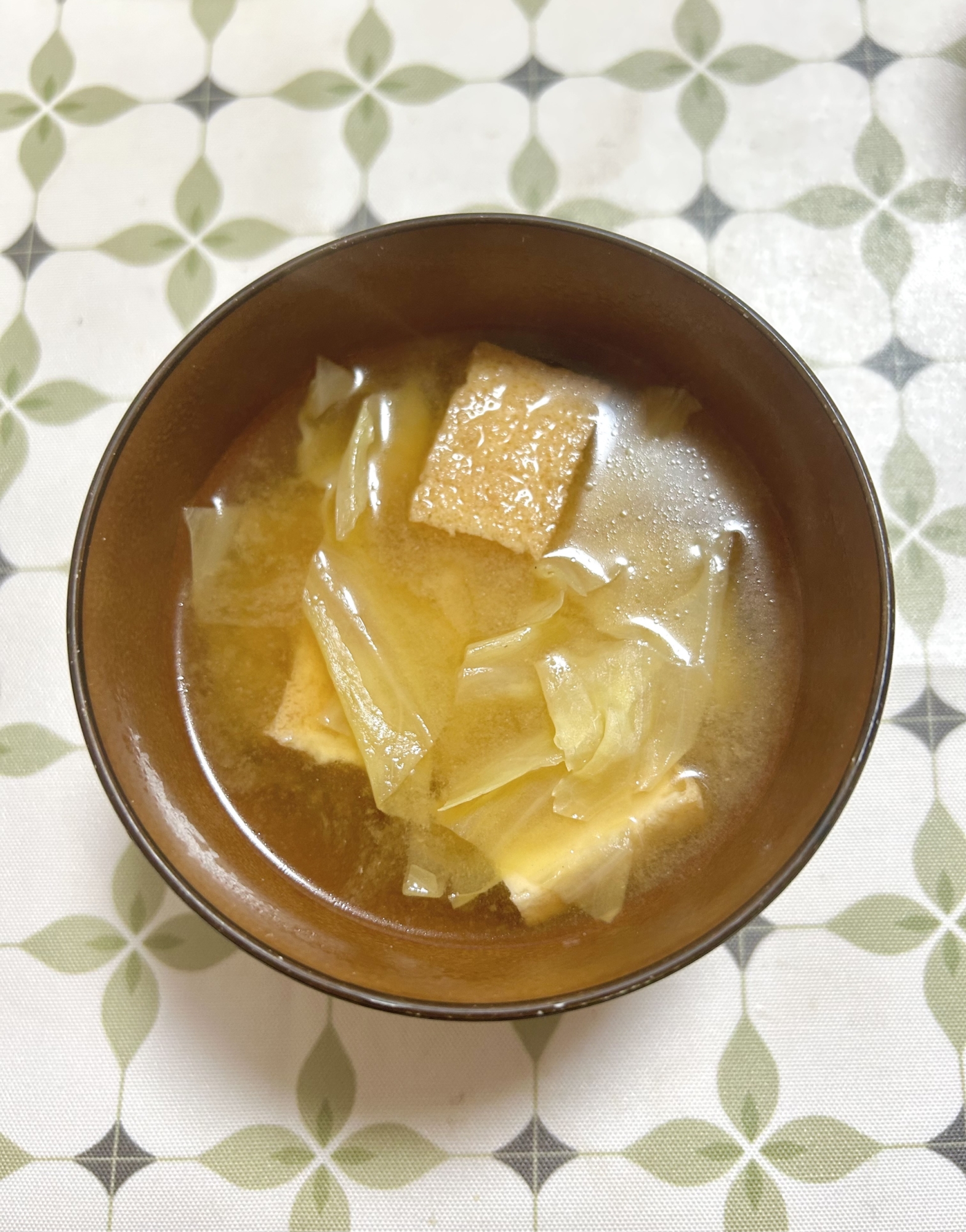 厚揚げとキャベツの味噌汁