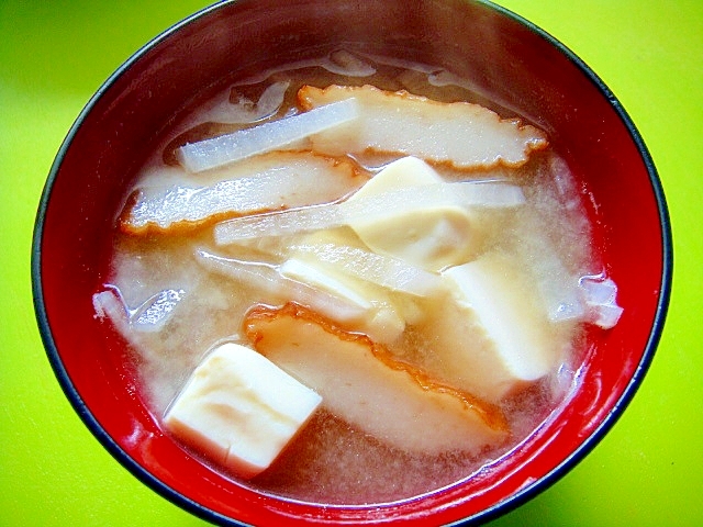 豆腐と大根さつま揚げの味噌汁