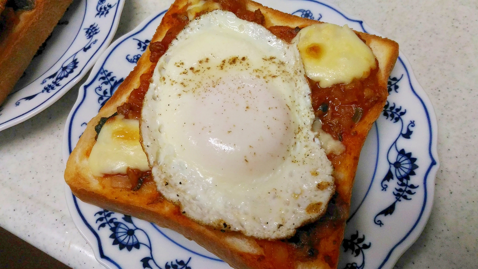 ピザ目玉焼きトースト