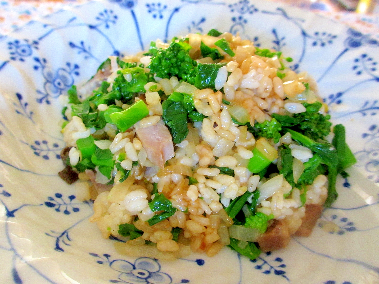 菜の花とベーコンのにんにく醤油チャーハン