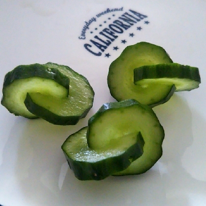 ソーメンの上にもいかが きゅうりの飾り切り レシピ 作り方 By Tamagoyasann 楽天レシピ ソーメンの上にもいかが きゅうりの飾り切り レシピ 作り方 By Tamagoyasann 楽天レシピ